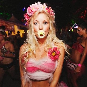 Love EDM, festivals, ULTRA of course and everything on Music, Photography and Creativity!!! A little party never kill nobody :)