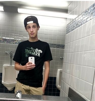 Sherl0ck99's profile picture. Sophomore