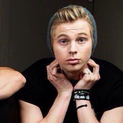 Hi i'm Luke. *adjusts my glasses* im looking for someone to love me tehe
