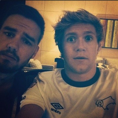 please follow @harrywoahbby shes so close to her goal and she follows back!!