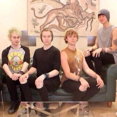Follow @ww_5sos and @lukeysvegemite and @overloadau read my Michael fanfic http://t.co/IOVfrejrdi and Luke fanfic http://t.co/u2qgD7JcMC