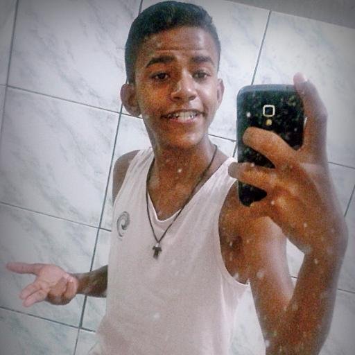 Enquanto DEUS for meu chão, não há quem me derrube !