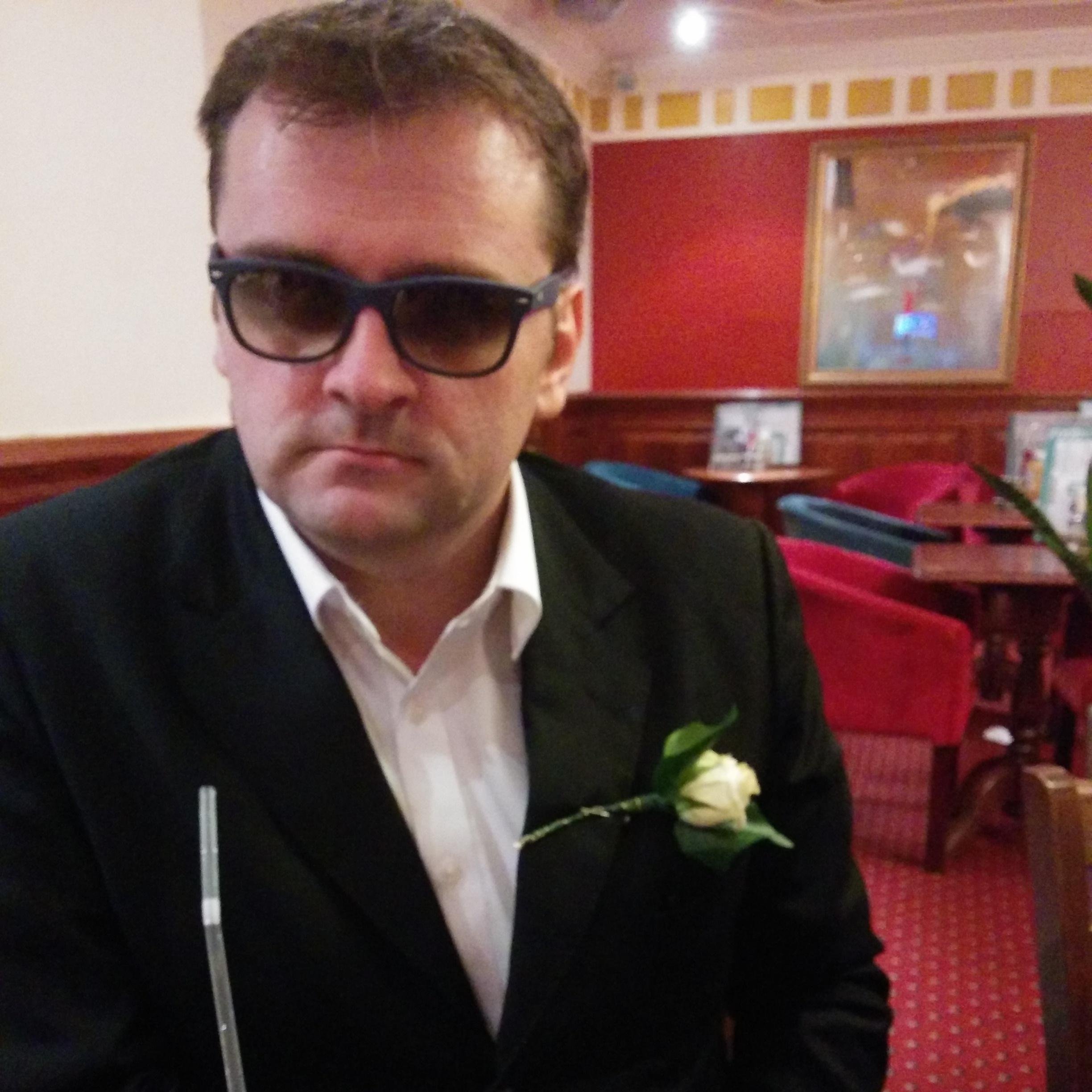 I am an EFL teacher, magician, trader and entrepreneur.