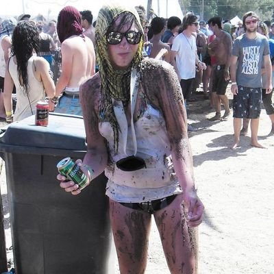 Crazy, fun loving, outgoing chick... Still young so making the most of every situation. I love partying, ALL...THE....TIME!!! and bla bla bla... ;)