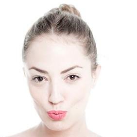 MODEL,ASPIRING ACTRESS, VERY PASSIONATE ABOUT WHAT I DO.