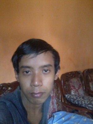 aku hanya orang yg sederhana aku hanya ingn punya wanita yg bs mencintai aku dan mau nerima aku pa ada ya