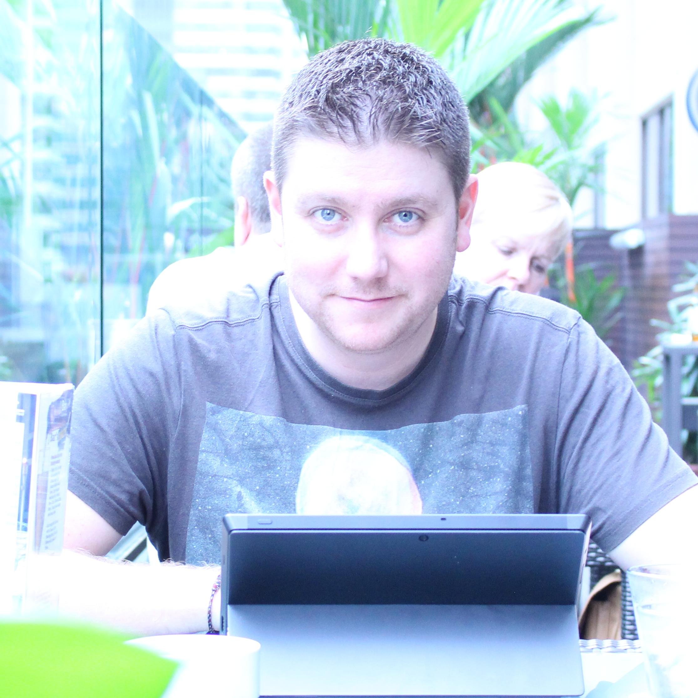 A geek at heart who enjoys all things digital!