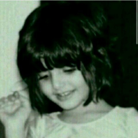 ‏‏‏_ 
        آممممي ، ياللي ضحكتك عمٌر ، ونظرة عيونك حياهه -آحبك.