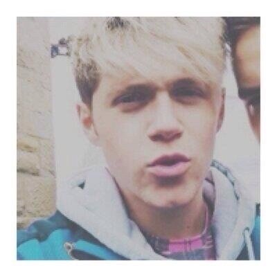Shut up, niall is singing