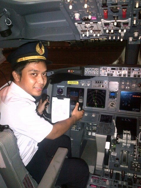 Rief_13's profile picture. I LIVE TO FLY, I FLY TO LIVE// I'm a First Officer Lion Air