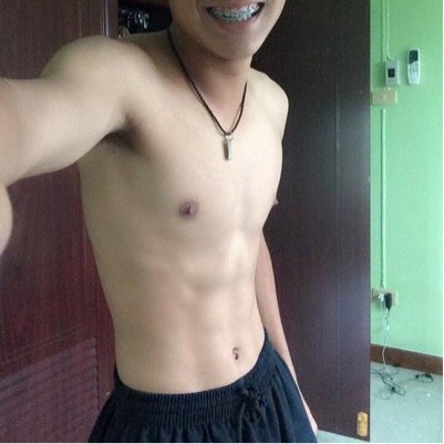 ชื่อเจมส์ 18/165/50 หื่นเป็นบางเวลา ชอบชักว่าว