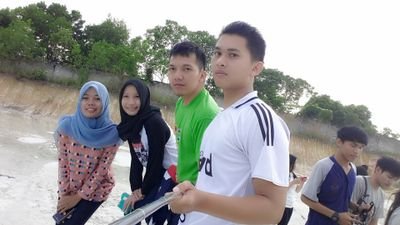 ERA ELFIANDI / 22 Mei 199* Tujuan hidup itu simpel, yaitu mencari dan menemukan tujuan hidup itu sendiri_Percaya dan yakin dia ♥, adalah orang setia untuk esok