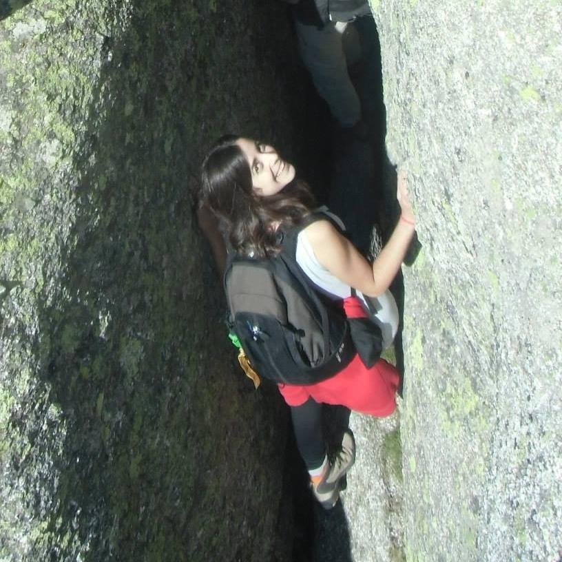 Geologist currently modeling faults on #Mars. @unicomplutense  🚀🛰  
#womeninScience  |  Feliz en el campo.🌾