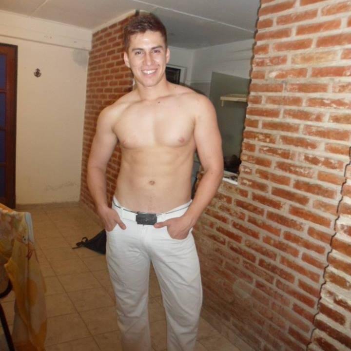 robertocolo9's profile picture. Estudiante de ingeniería electrónica en la UTN - Jujeño - Apasionado por el fútbol - River - Real Madrid