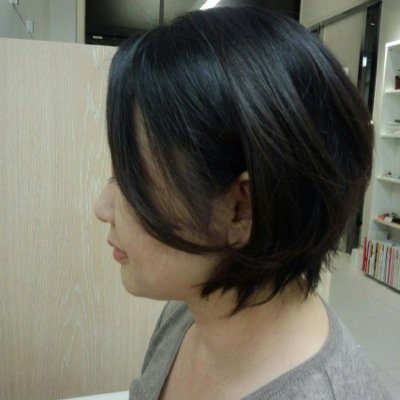 銀座で化粧品会社で宣伝のお仕事。ライフワークは高校から継続中の合唱。パーソナルトレーナーつけて運動初めてから4年が経過,少しずついろいろできるようになってます。将来の夢はキャンピングカーで暮らしてみたい。思った時に思ったところに行ってみたい‼︎