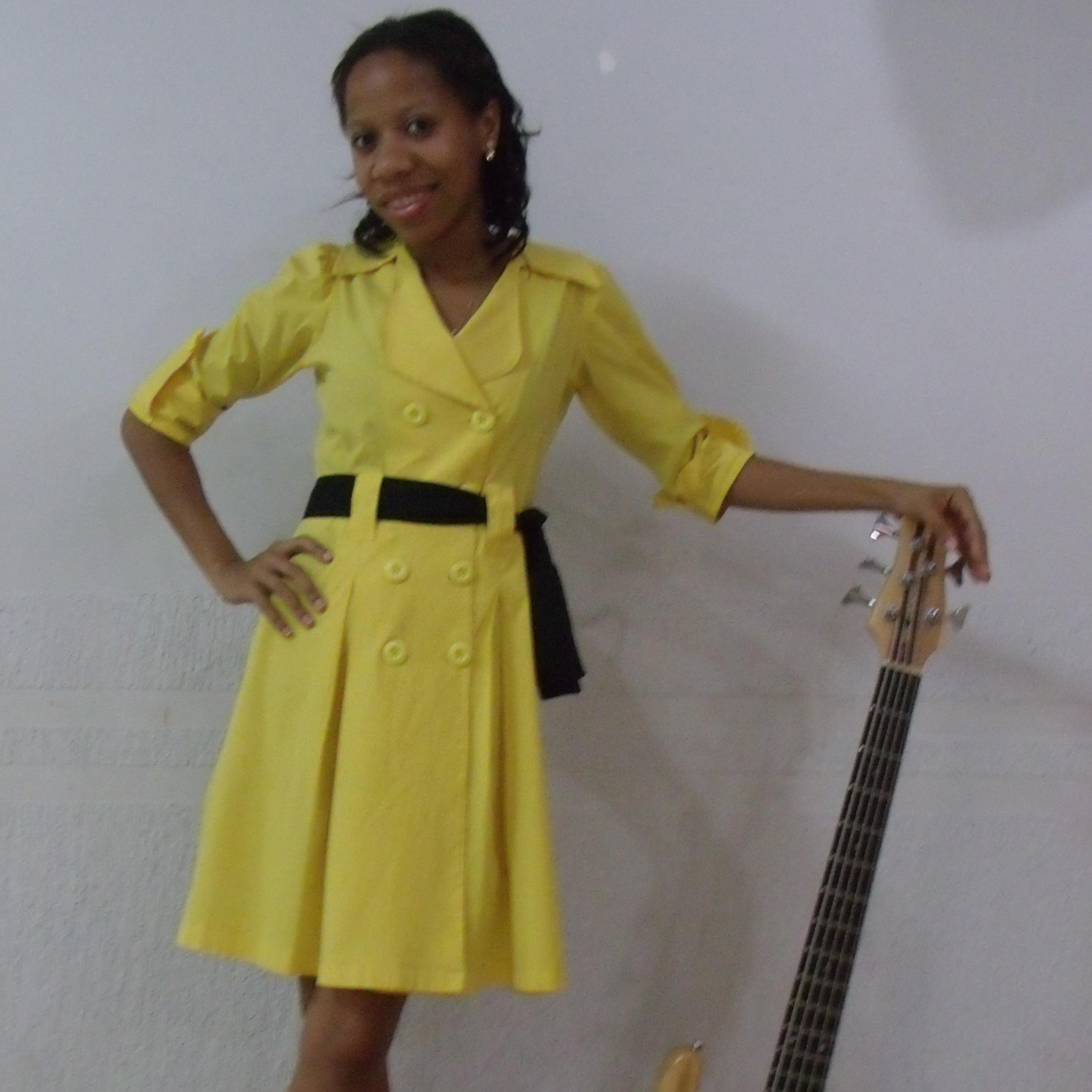 sou baixista, futura #fisioterapeuta,
 serva de Deus apaixonada pela música.  ♡