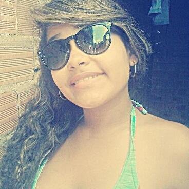 - Corpinho uma beleza
Carinha de princesa
Vale mais que um diamante
Essa mina é uma riqueza :)