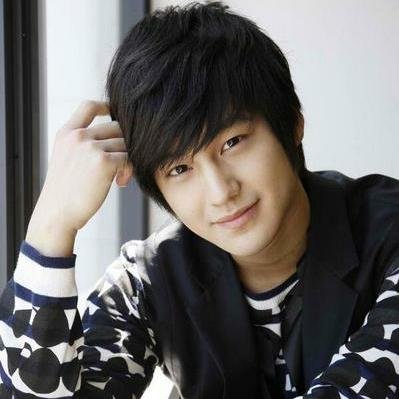 [V] @MCDonalds__RP. Roleplayer of Actor Kim Bum. 1989.