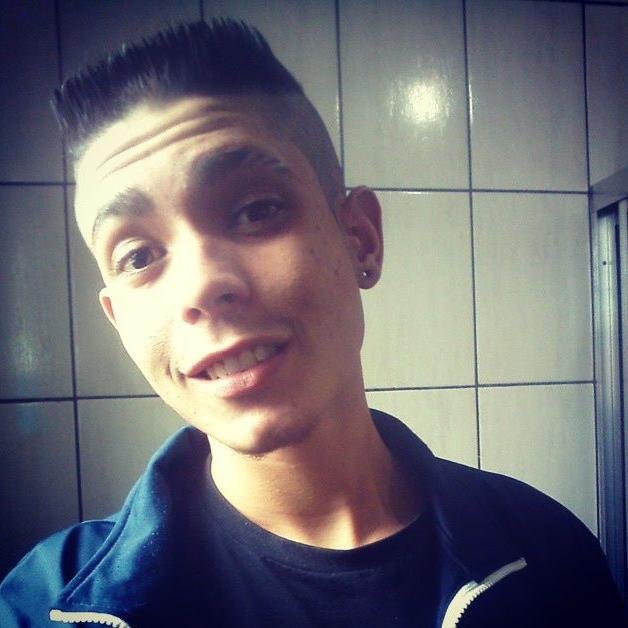 E eu vou ver televisão e sempre assim a mesma merda, vontade de ir pro crime mas familia éo que define ♫