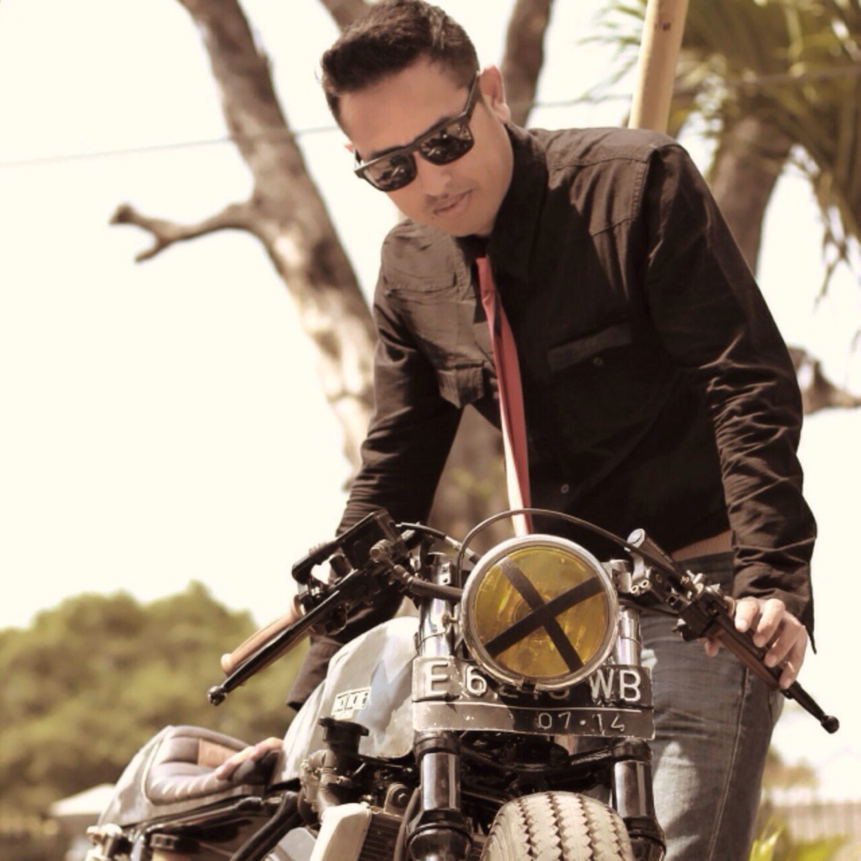 ahmadfahm1's profile picture. architect • football addict