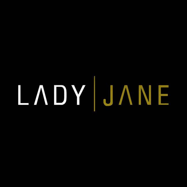 Desde 1996 a marca LADY JANE vem se destacando no mercado pela sua qualidade, beleza e sofisticação, em vestidos de festa.