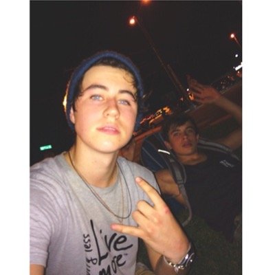 follow @regaldallas since i gave you a free follow it means alot thank you