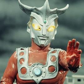 ゴジラ、ウルトラマン等のフィギュア集めしてます