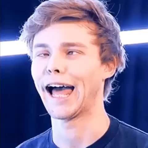 you got this free follow from @lukeftnialll follow her please if you don't already.

she follows back if you ask