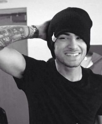 you're beautiful and one day you can take your idol in your arms (please follow @angelique_llnhz for me)