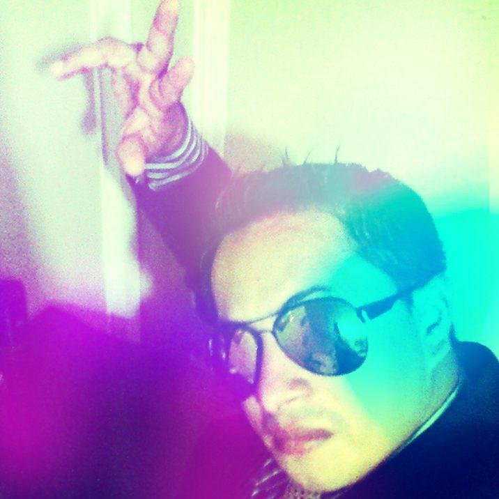 Dj Sistems Bl3nd 
Servicio de DJ y mantenimiento de equipos informaticos