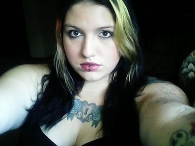 i attend Vincennes university for geology. have tattoos and 5 piercings. I love animals. aquatics.zombie. gummy. Tim Burton. and invader zim. anime. pansexual.