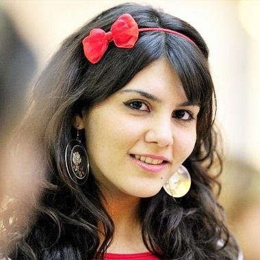 ÖĞRENCİYİM. ALMANYA'DA YAŞIYORUM. ÖZGÜRLÜKDEN YANAYIM.