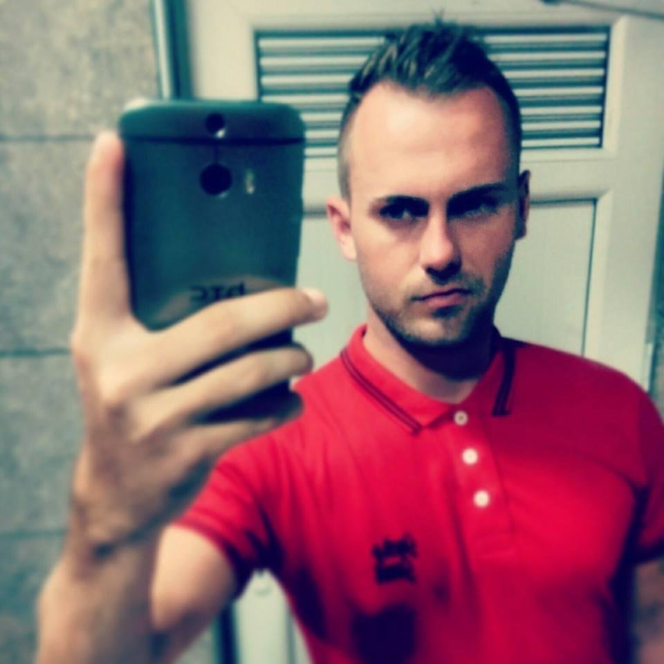 Social Media | #Blogger | Offline Media planner | Writer for @SoSoGay | Fitness freak  | AKA - Joe Woolrich | #teamgay