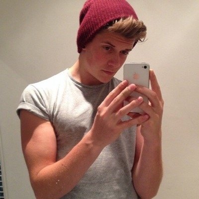 18 / accounting student / rugby player