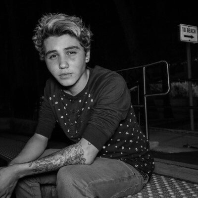 free follow from @grierumdallas bc she loves you so you should follow her :)