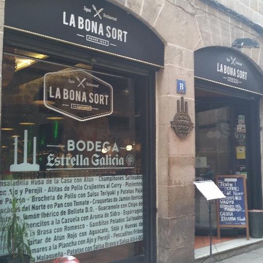 LA BONA SORT 
Tapas & Restaurant  desde 1938
Amb Tapas de Qualitat y Creatives,  a la zona del Born . amb un local amb Historia  desde el Sigle XVII.