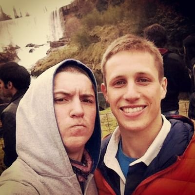 ingenierío comercial UDD Santiago, ex alumno LAVD los ángeles, me gusta el deporte 👍👍