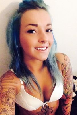 Avi is the gorgeous @Elliamaria .The Sexy @MissElliotte is my background. Follower of Stunning Girls with #Ink.Over 18 only!Chicks send pics via dm