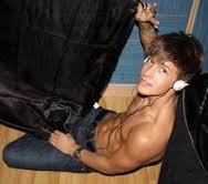 I'm gay and i like pictures and gaygifts. please following me