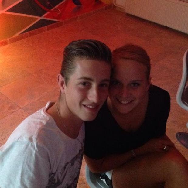 Esmeeee01's profile picture. #♥ Robert #17 #Havo #Best Ellen ♥  #HorseRiding #LoveBliss ♥♥  #Italia♥