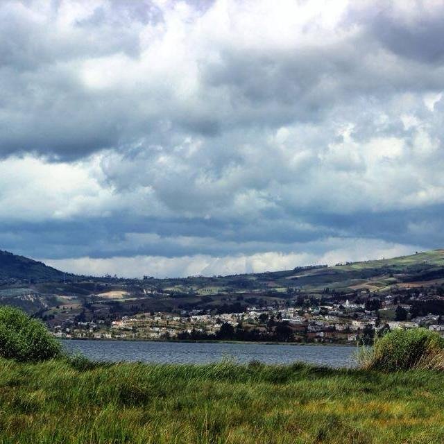 Imbabura es una provincia de la Sierra Norte de Ecuador, conocida como la Provincia de los Lagos por la cantidad de lagos grandes.