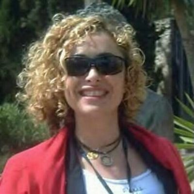 cuarentañera..casada..diplomada en empresariales..master en gestión de pymes...