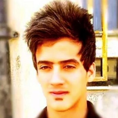 My name is Zaid told the 19 year old from Iraq, from the province of Babylon, a college student 's first stage ‏‏