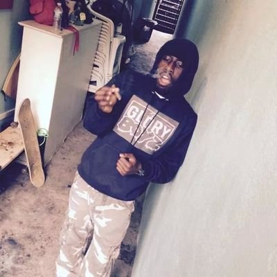 I JUST GOT SUM BUSINESS WIT GETTIN MONEY  IF U AINT TALKIN MONEY DAT SHIT FUNNY #BD #600 FREE THA GUYZ NO R.I.P. KUZ MY GUYZ LIVE LONG L.A. CAPONE JMUNNA ODEE Y