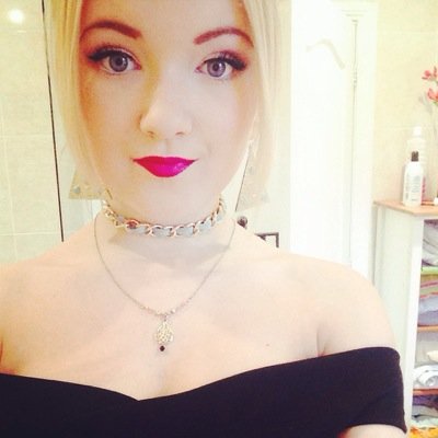 emmab15's profile picture. 