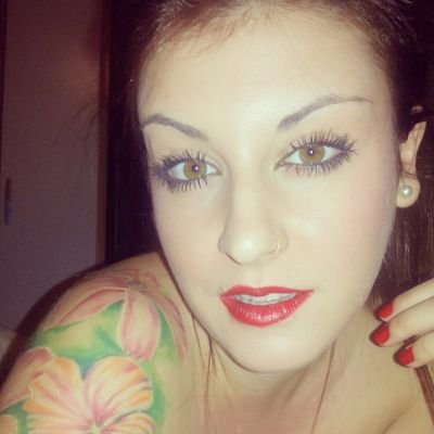 88_christy's profile picture. Pero me quede pensando qe alli donde hay alguien qe se qiere muchisimo y donde hay alguien que nos quiere de veras, ese si qe es el lugar mas bonito del mundo