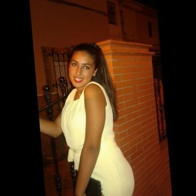 15// Amiga de mis amigos//rodeada de personas a las que verdaderamente le importo//Con el proposito de conseguir mis sueños.