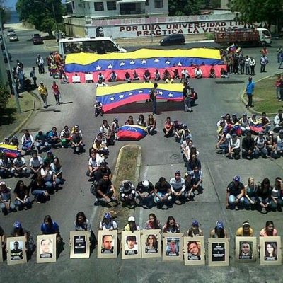 Somos un Grupo de estudiantes Venezolanos en Madrid a los cuales nos han negado el derecho a la Educacion por parte CENCOEX AYUDENNOS negadosxcadivi@gmail.com