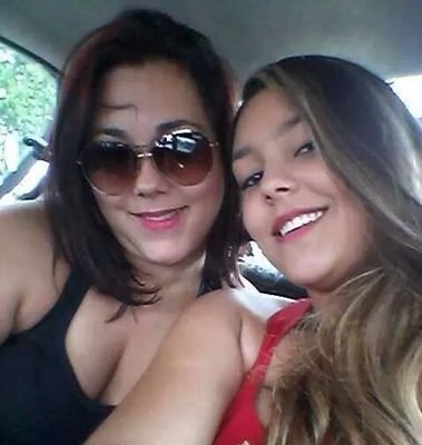 SOU MUITO ALEGRE, GOSTO DE MUSICAS, ESTOU FORMADA EM CABELEIREIRA, E CURSANDO MAQUIAGEM.....