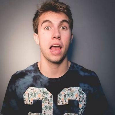 Fã da baleia que tira foto cagando *-* @WhoIsCarlis o melhor ídolo de todos os tempos! ♡♥